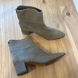 Free people embossed booties, Size 38